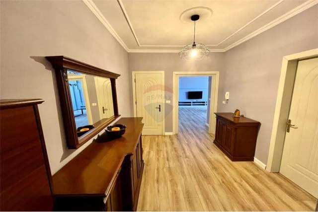 Tirane, jepet me qera apartament 2+1 Kati 11, 135 m² 800 Euro