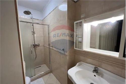 Tirane, jepet me qera apartament 2+1 Kati 11, 135 m² 800 Euro