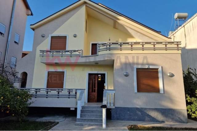 Tirane, shitet Vile 2 Katshe 1.000 m² 350.000 Euro (Rruga Kalifornia, Kamez)