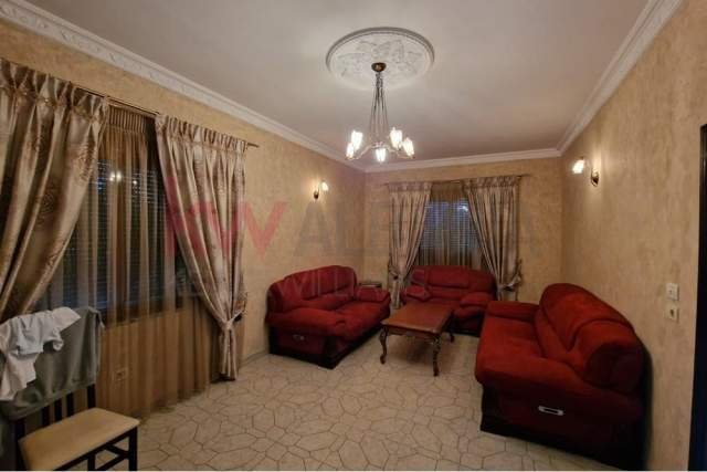 Tirane, shitet Vile 2 Katshe 1.000 m² 350.000 Euro (Rruga Kalifornia, Kamez)