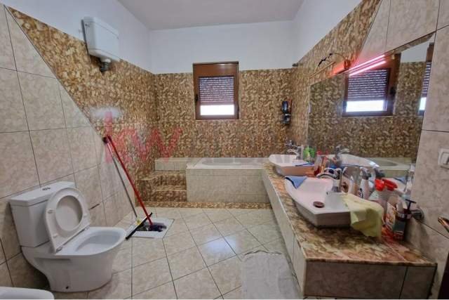 Tirane, shitet Vile 2 Katshe 1.000 m² 350.000 Euro (Rruga Kalifornia, Kamez)