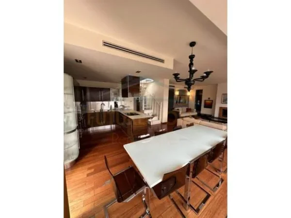 Tirane, jepet me qera apartament 4+1 Kati 9, 400 m² 4.000 Euro (PAZARI I RI)