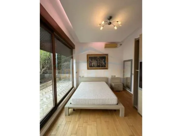 Tirane, jepet me qera apartament 4+1 Kati 9, 400 m² 4.000 Euro (PAZARI I RI)