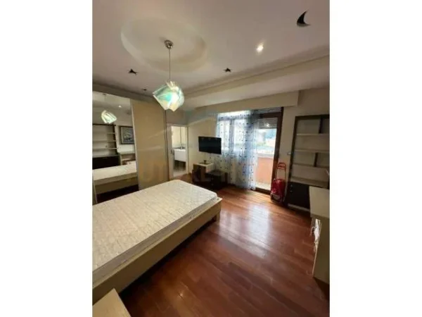 Tirane, jepet me qera apartament 4+1 Kati 9, 400 m² 4.000 Euro (PAZARI I RI)