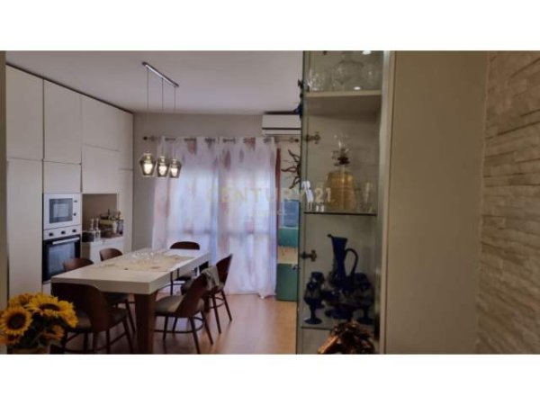 Apartament Modern 2+1 per Shitje, Rruga e Dibres!