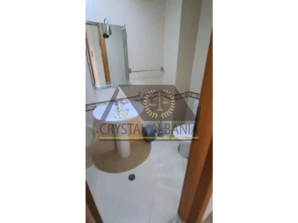 Tirane, jap me qera apartament Kati 7, 120 m² 47.000 Leke (rruga reshit petrela)