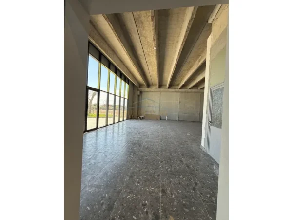 Tirane, shitet KAPANON , ambjent biznesi Kati 0, 4.452 m² 4.100.000 € (VORE - RINAS)