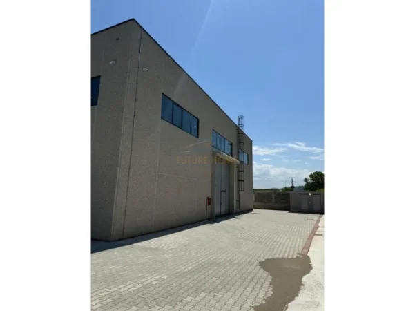 Tirane, shitet KAPANON , ambjent biznesi Kati 0, 4.452 m² 4.100.000 € (VORE - RINAS)