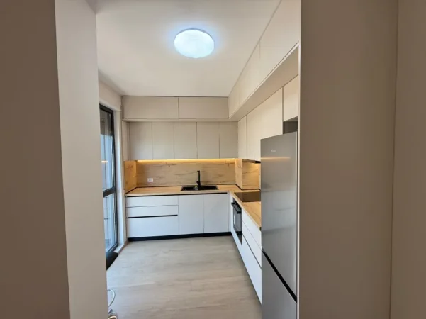 Tirane, jepet me qera apartament 2+1 Kati 5, 750 € (CASA ITALIA)