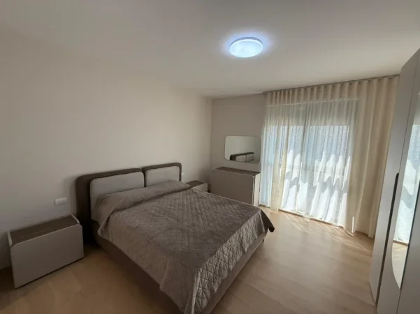 Tirane, jepet me qera apartament 2+1 Kati 5, 750 € (CASA ITALIA)