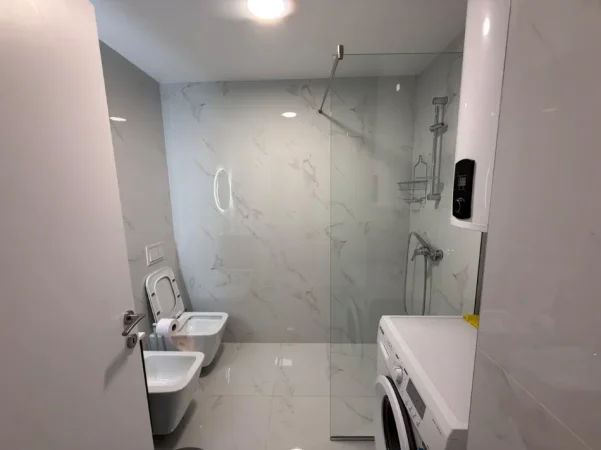 Tirane, jepet me qera apartament 2+1 Kati 5, 750 € (CASA ITALIA)