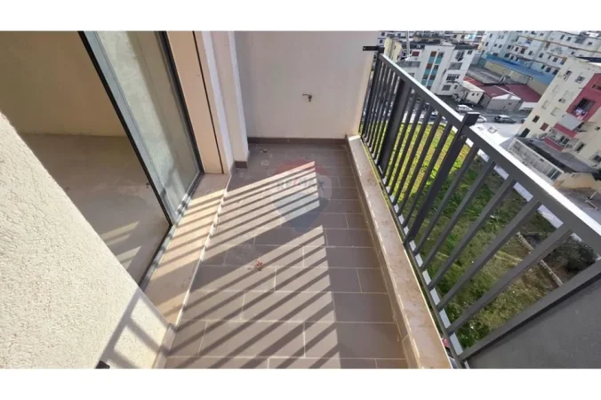Vlore, shitet apartament 1+1 Kati 6, 72 m² 108.000 € (Rruga Enver Jaho, Vlore)