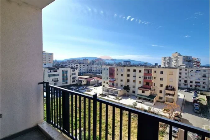 Vlore, shitet apartament 1+1 Kati 6, 72 m² 108.000 € (Rruga Enver Jaho, Vlore)