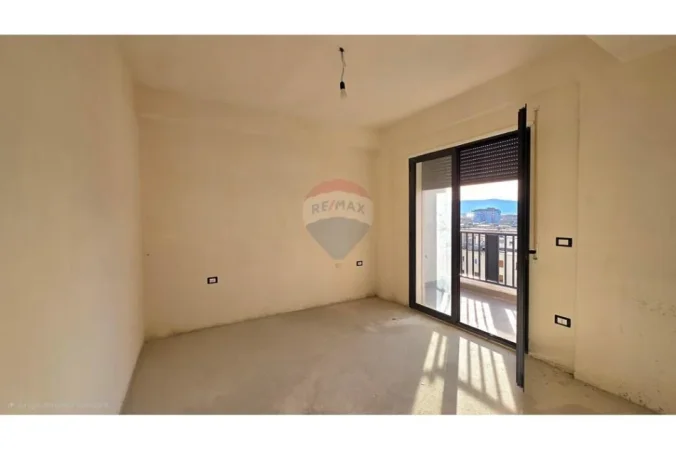 Vlore, shitet apartament 1+1 Kati 6, 72 m² 108.000 € (Rruga Enver Jaho, Vlore)