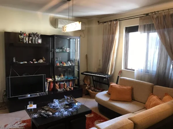 Tirane, shitet apartament 2+1+Aneks+Ballkon Kati 3, 120 m² 200.000 € (Rruga Lavdie Petrela)