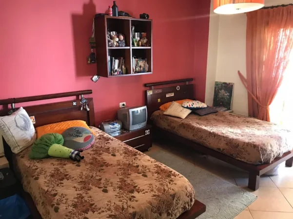 Tirane, shitet apartament 2+1+Aneks+Ballkon Kati 3, 120 m² 200.000 € (Rruga Lavdie Petrela)
