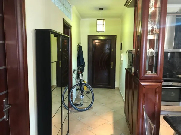 Tirane, shitet apartament 2+1+Aneks+Ballkon Kati 3, 120 m² 200.000 € (Rruga Lavdie Petrela)
