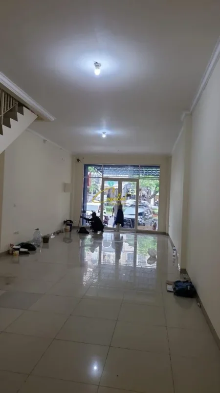 Tirane, shitet dyqan Kati 0, 20 m² 160.000 € (BRRYLI)