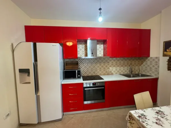 APARTAMENT  1+1 +PARKIM  700 € (RRUGA E KOSOVAREVE)