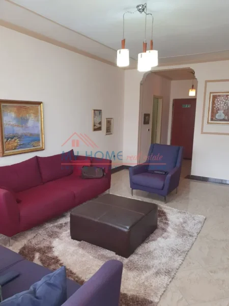 Tirane, jepet me qera apartament 2+1+Ballkon Kati 8, 145 m² 1.000 € (Sheshi Willson)