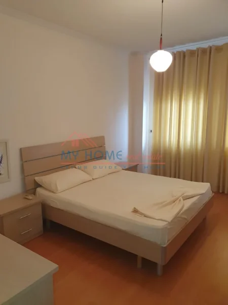Tirane, jepet me qera apartament 2+1+Ballkon Kati 8, 145 m² 1.000 € (Sheshi Willson)
