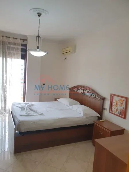 Tirane, jepet me qera apartament 2+1+Ballkon Kati 8, 145 m² 1.000 € (Sheshi Willson)