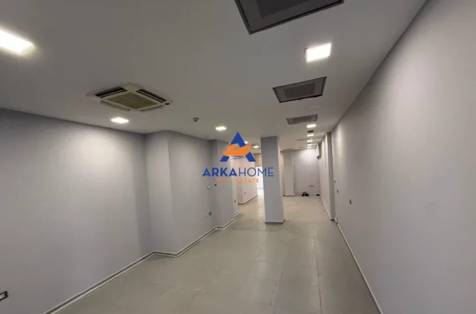 Tirane, jepet me qera zyre Kati 2, 220 m² 4.400 € 