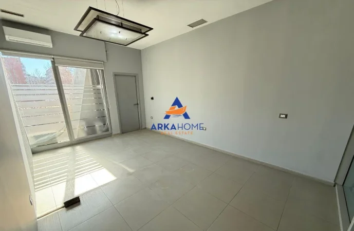 Tirane, jepet me qera zyre Kati 2, 220 m² 4.400 € 