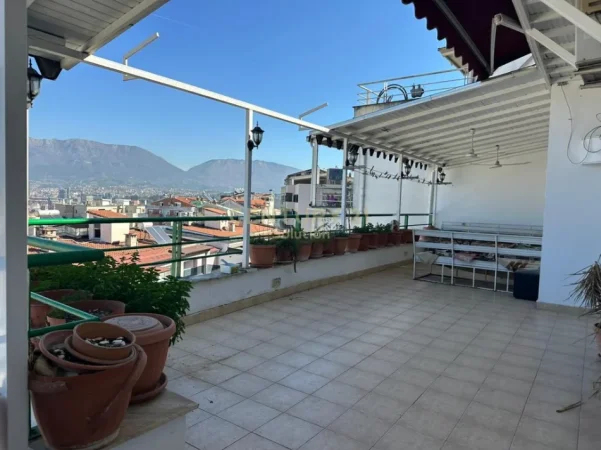 Tirane, shitet apartament duplex 4+1 Kati 4, 220 m² 325.500 € (Kodra e Diellit 1)