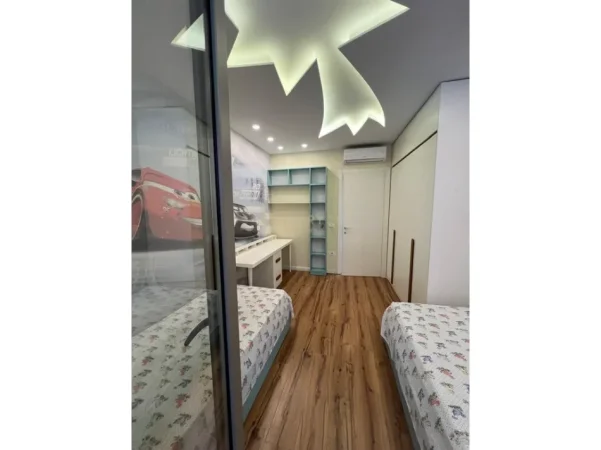 Tirane, jepet me qera apartament 2+1+Ballkon Kati 2, 115 m² 1.200 € (delijorgji)