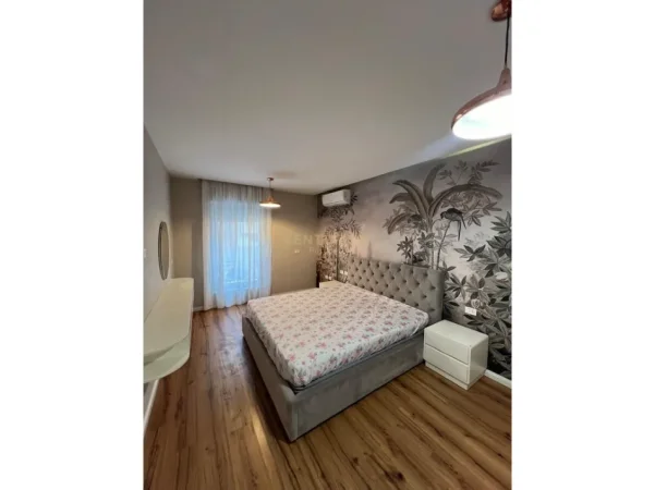 Tirane, jepet me qera apartament 2+1+Ballkon Kati 2, 115 m² 1.200 € (delijorgji)