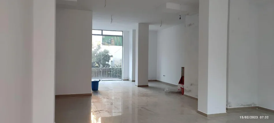 Tirane, shitet dyqan Kati 0, 97 m² 110.000 € (Rruga Shefqet Kuka)