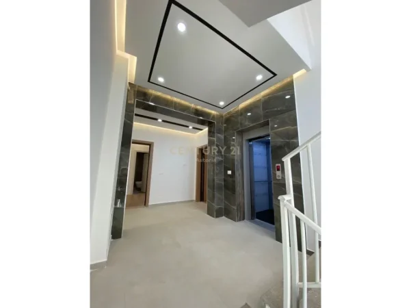 Tirane, shitet apartament 2+1+Ballkon Kati 3, 106 m² 260.000 € (astiri)