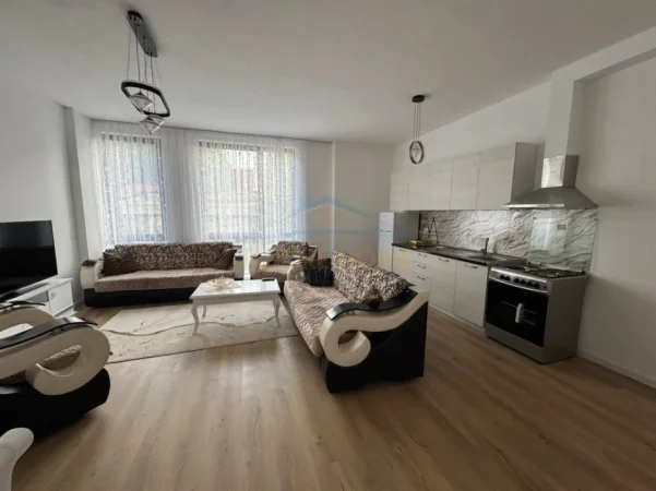 Tirane, jepet me qera apartament 2+1 Kati 1, 106 m² 700 € (BULEVARDI I RI)