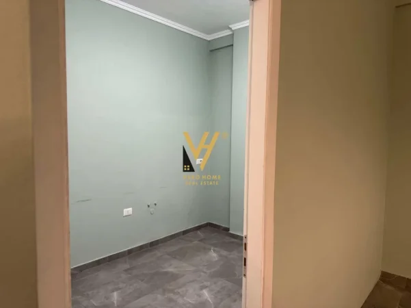 Tirane, jepet me qera zyre Kati 2, 70 m² 520 € (FARMACIA 10, ARLIS)