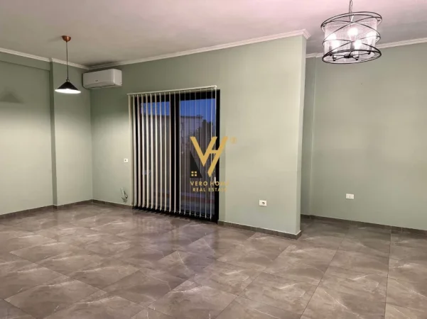 Tirane, jepet me qera zyre Kati 2, 70 m² 520 € (FARMACIA 10, ARLIS)