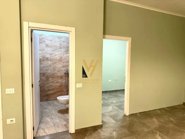 Tirane, jepet me qera zyre Kati 2, 70 m² 520 € (FARMACIA 10, ARLIS)