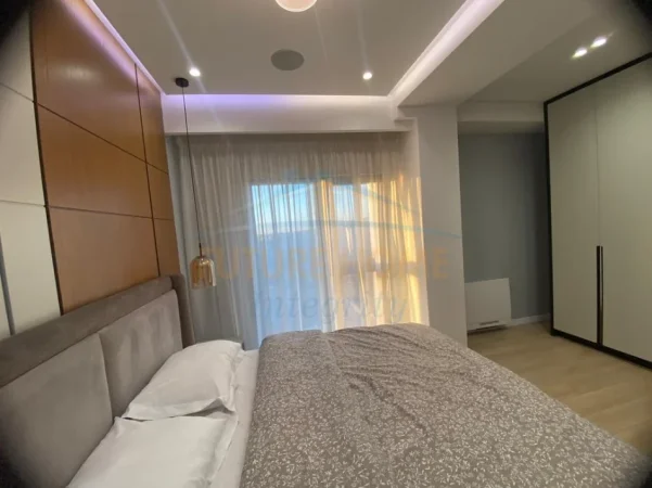 Qera, Duplex 4+1+3+Verandë+Post parkimi, Kompleksi Square 21, 3200 E