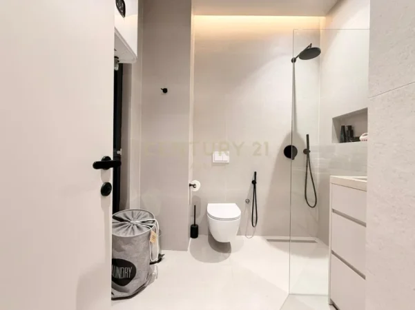 Tirane, jepet me qera apartament 2+1+Ballkon Kati 1, 77 m² 1.400 € (rruga e kosovareve)