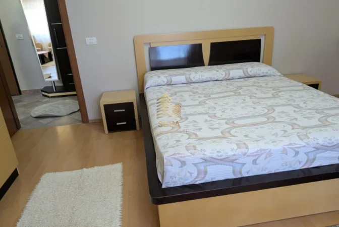 Tirane, jepet me qera apartament 1+1+Ballkon Kati 10, 70 m² 600 € (Shkolla e Bashkuar)