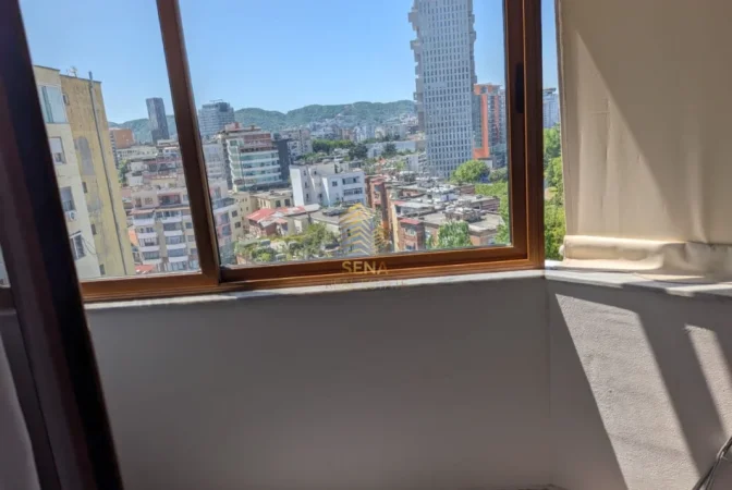 Tirane, jepet me qera apartament 1+1+Ballkon Kati 10, 70 m² 600 € (Shkolla e Bashkuar)