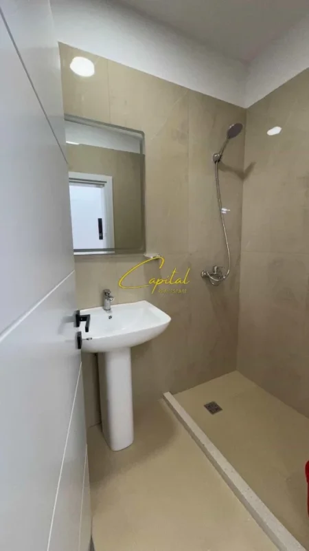 Tirane, jepet me qera apartament 2+1 Kati 7, 101 m² 700 € (21 DHJETORI)