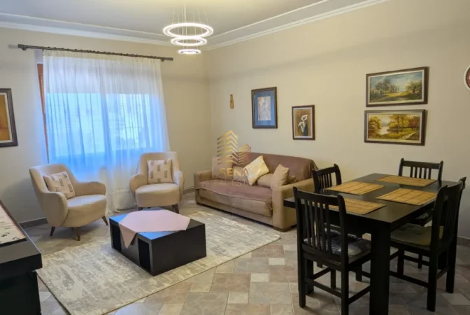 Tirane, jepet me qera apartament 1+1+Ballkon Kati 10, 70 m² 600 € (Shkolla e Bashkuar)