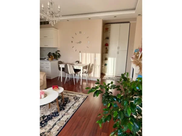 Shqiperi, jepet me qera apartament 2+1 Kati 7, 75 m² 800 € (Qender Durres)