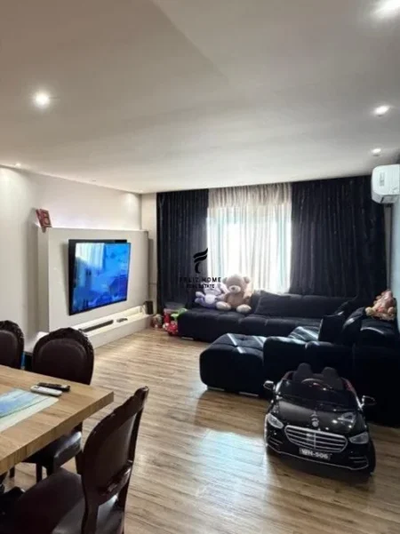Tirane, shitet apartament 3+1 Kati 9, 132 m² (LAPRAKE)