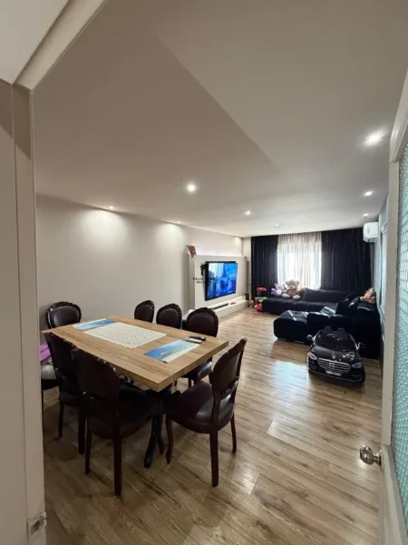 Tirane, shitet apartament 3+1 Kati 9, 132 m² (LAPRAKE)