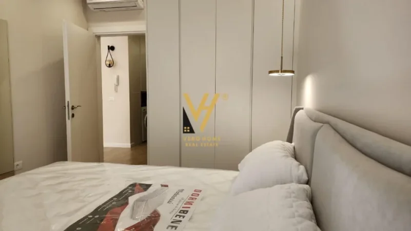 Tirane, jepet me qera apartament 1+1+Ballkon Kati 2, 75 m² 850 € (KOMUNA E PARISIT)
