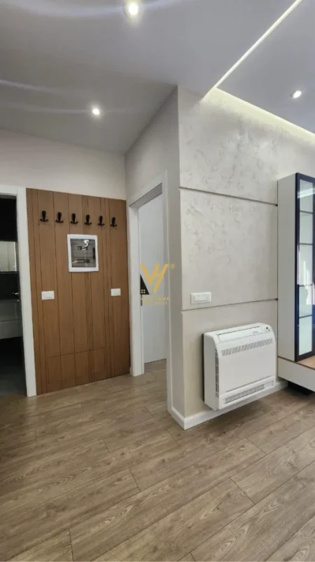 Tirane, jepet me qera apartament 1+1+Ballkon Kati 2, 75 m² 850 € (KOMUNA E PARISIT)