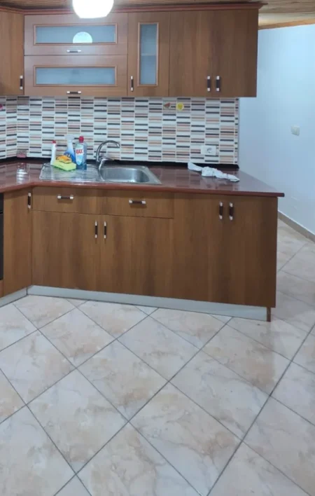 Tirane, jepet me qera apartament 1+1 Kati 5, 60 m² (Pran Bar 2 Palmat,Astir)