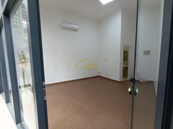 Tirane, jepet me qera dyqan Kati 0, 26 m² 320 € (BULEVARDI I RI)